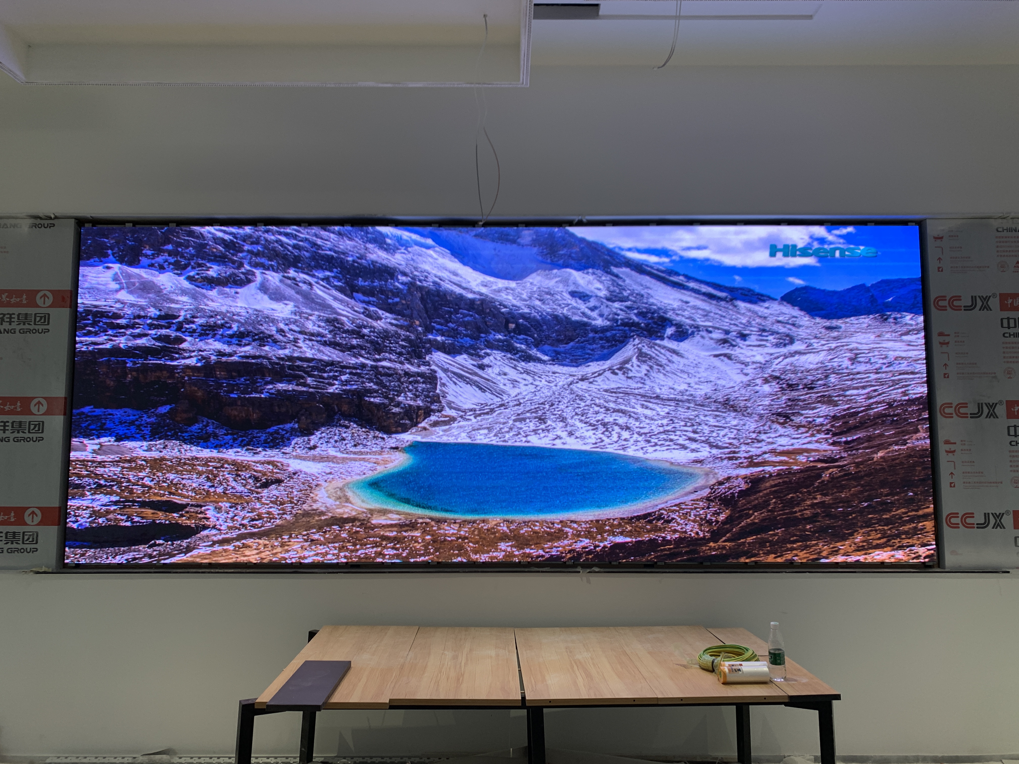 日常維護中，如何快速定位和修復顯示屏的局部壞點、花屏問題？